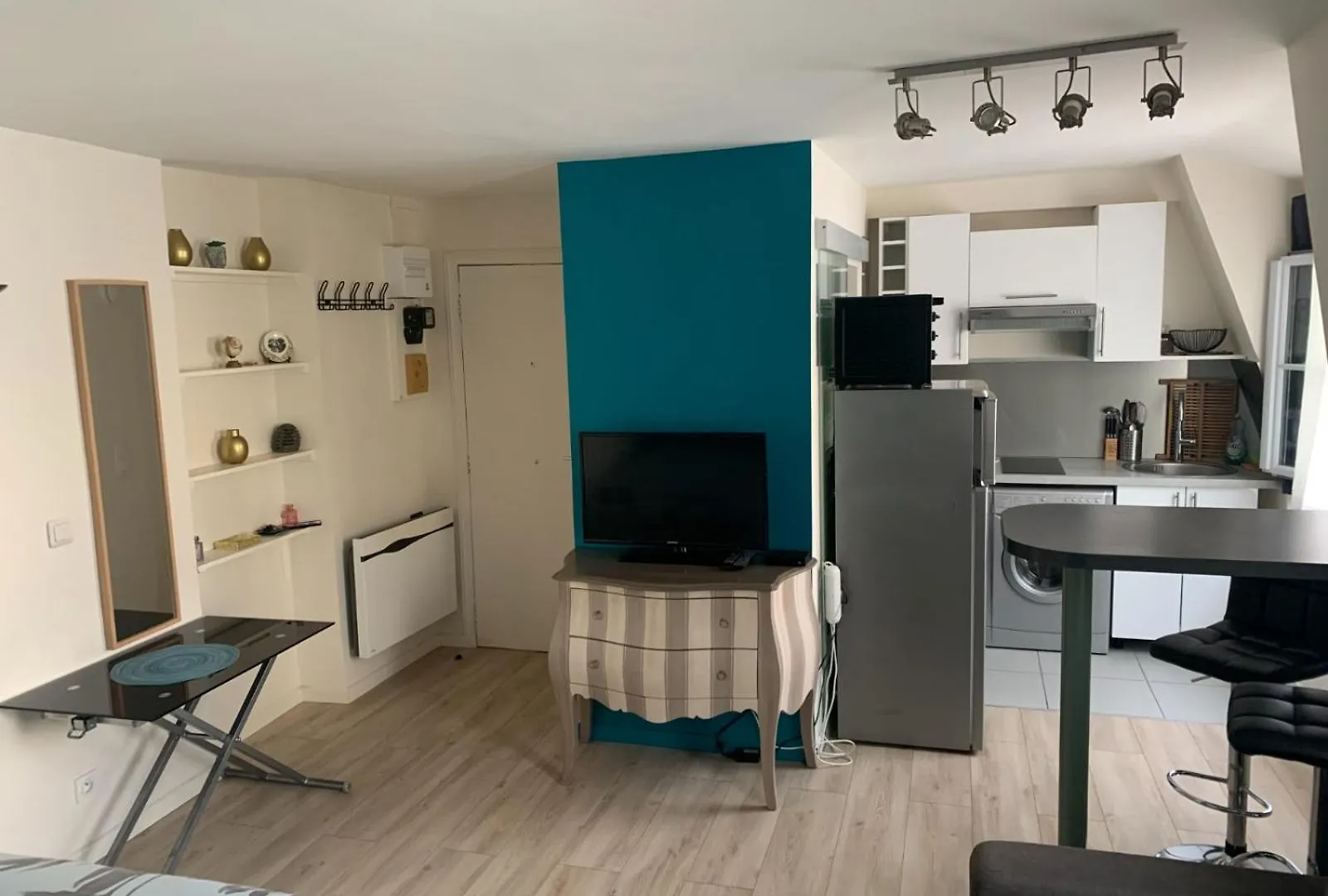 Cosy And Charming In Париж