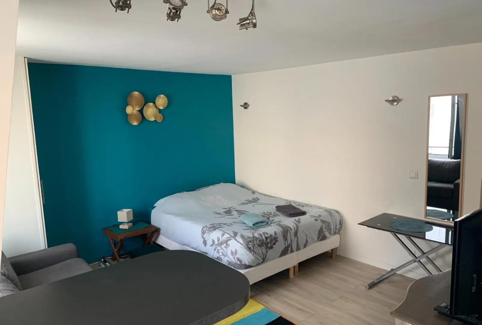Апартаменты Cosy And Charming In