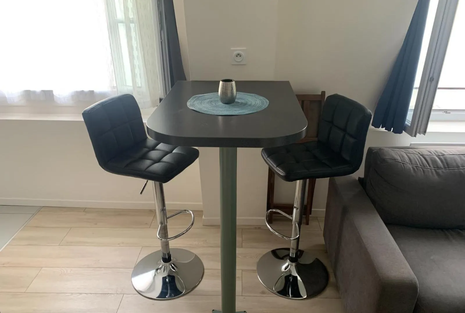 Cosy And Charming In Apartment Paris
